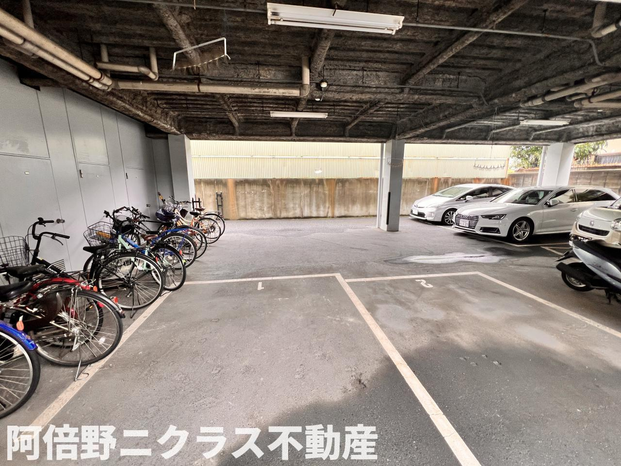 グリーンハイツ源氏ケ丘の駐車場