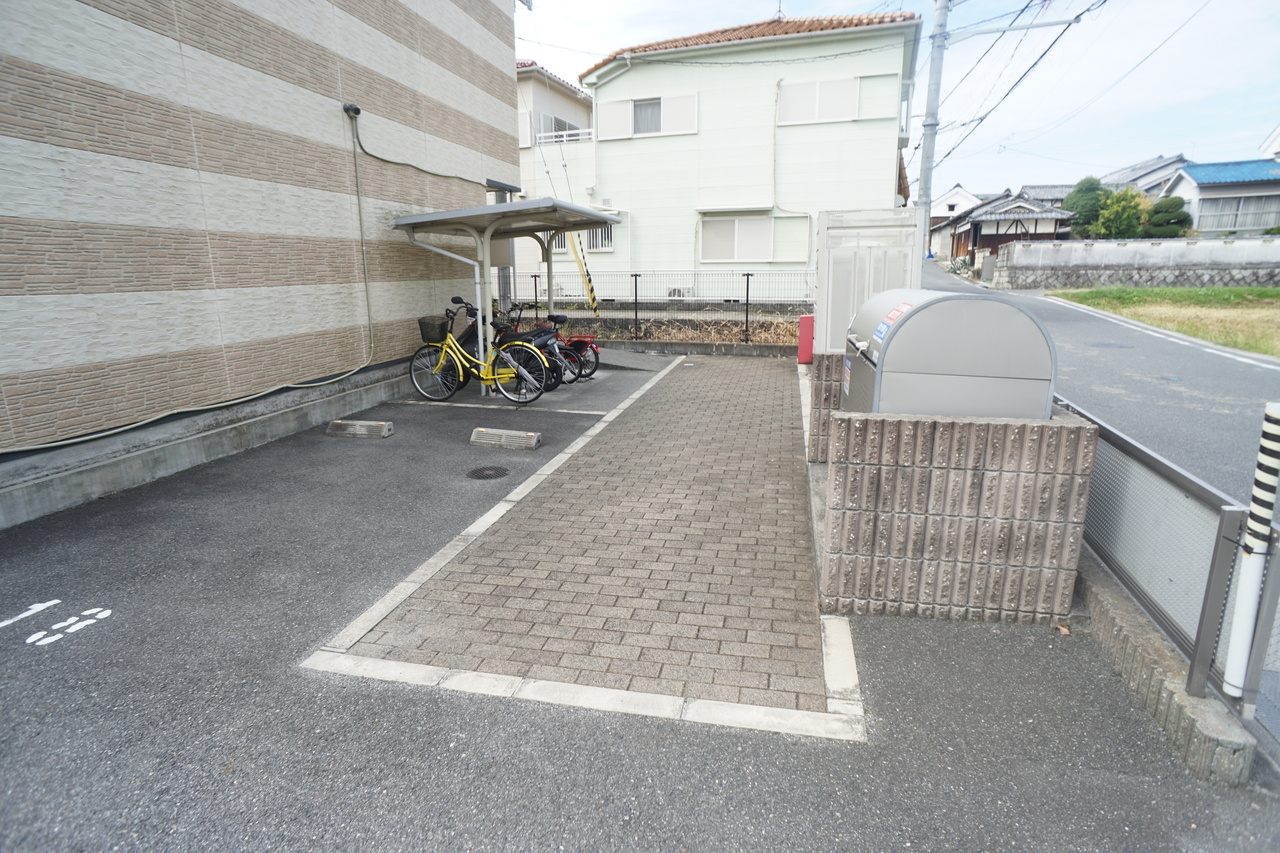 レオパレスＬａ　ＶｉｓｔａⅡ(ラビスタ)の駐車場