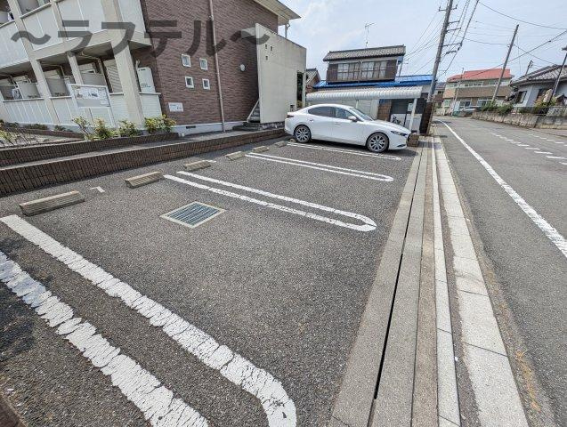 ヴィラ　プリムローズの駐車場