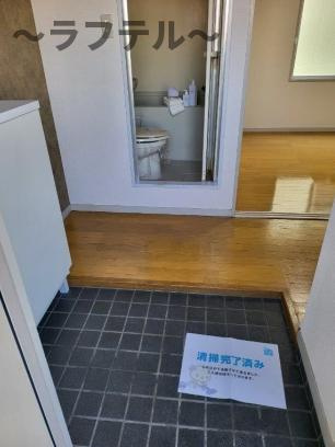 狭山市大字東三ツ木のアパートの玄関