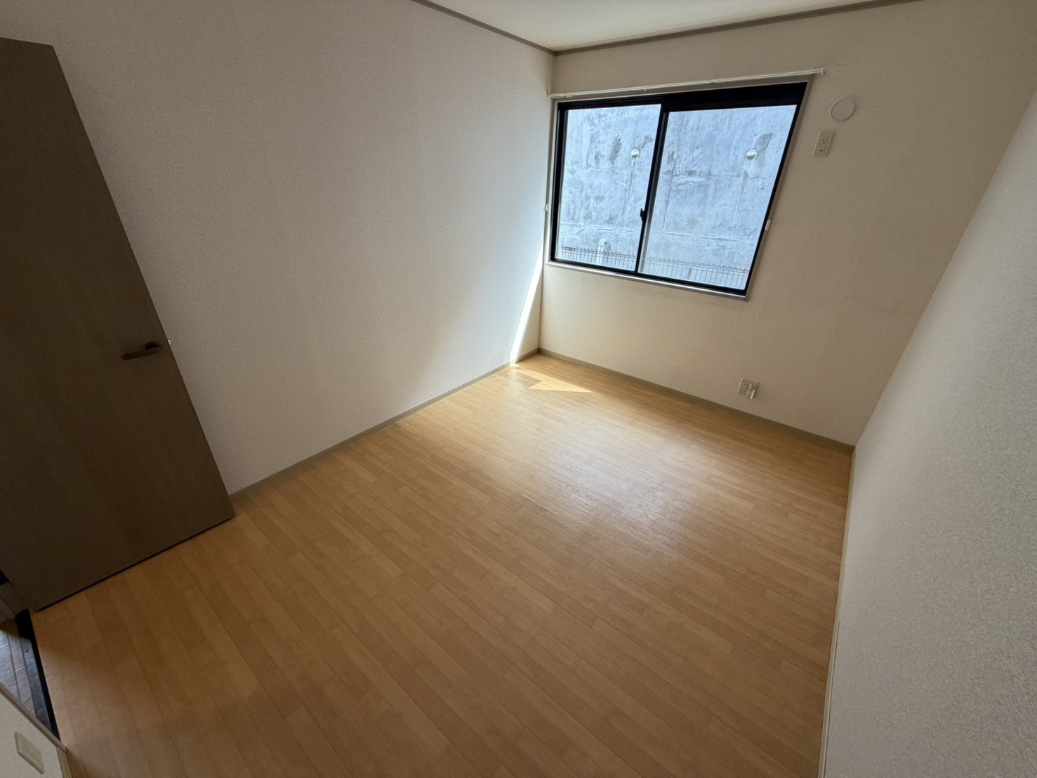 グリーンハイツ東松ケ丘の洋室
