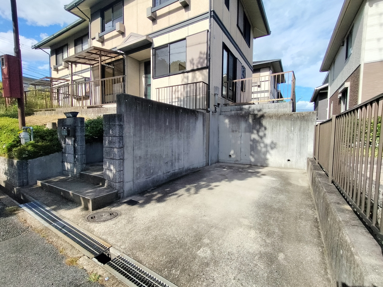 コンフォート朱雀Ⅱの駐車場