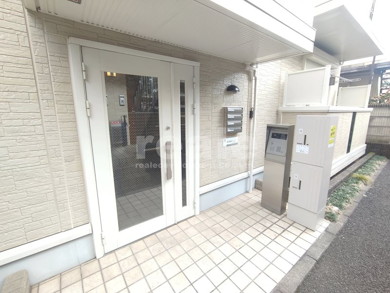 杉並区善福寺４丁目のアパートのエントランス