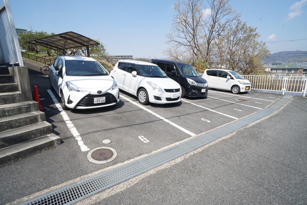 桃山第７ハイツの駐車場