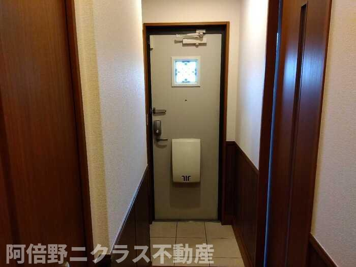 サンハイツ喜連　B棟の玄関