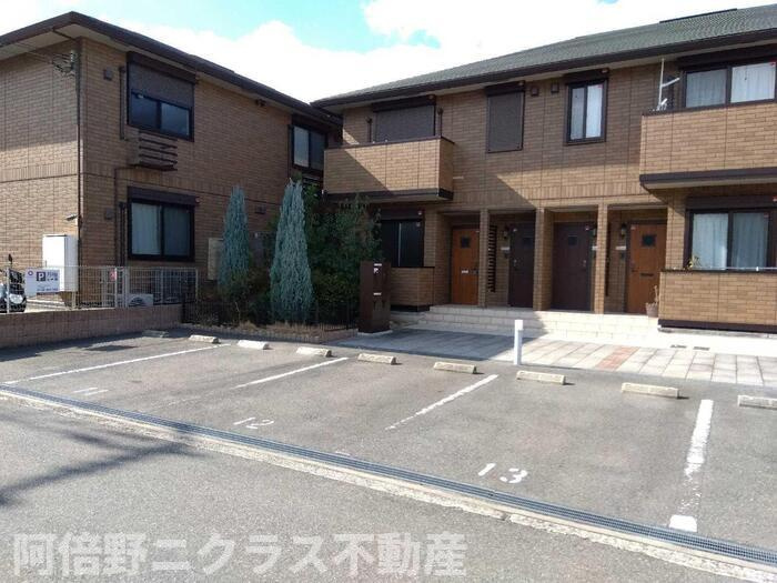 サンハイツ喜連　B棟の駐車場