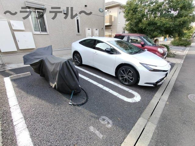 エパティーク　トリアの駐車場