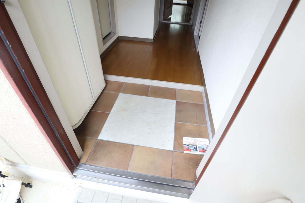 ｉマンション２号館の玄関