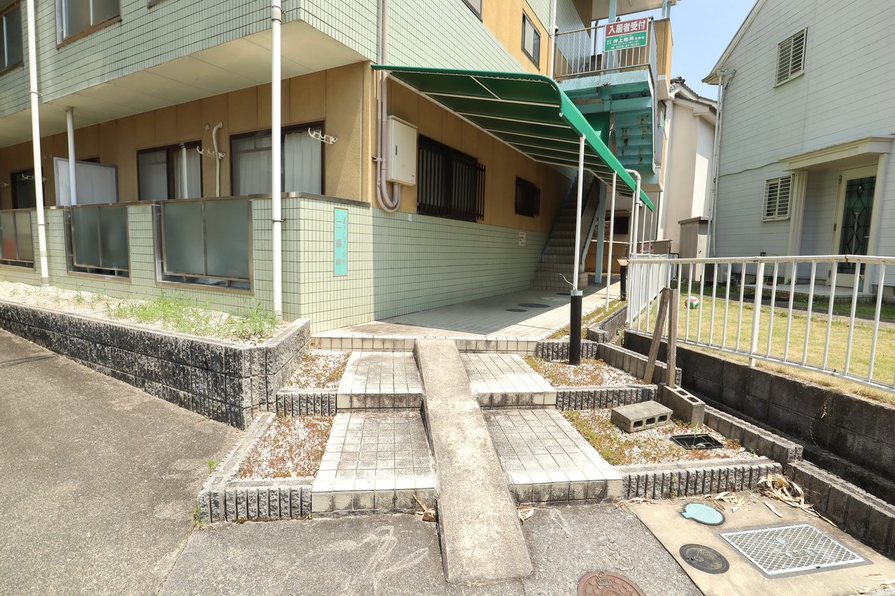ｉマンション２号館のエントランス
