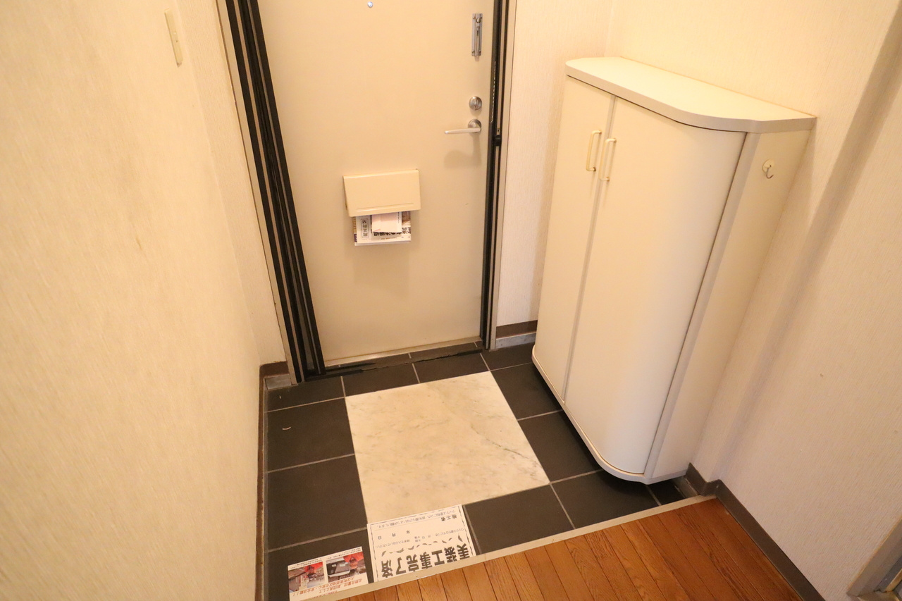 ｉマンション２号館の玄関