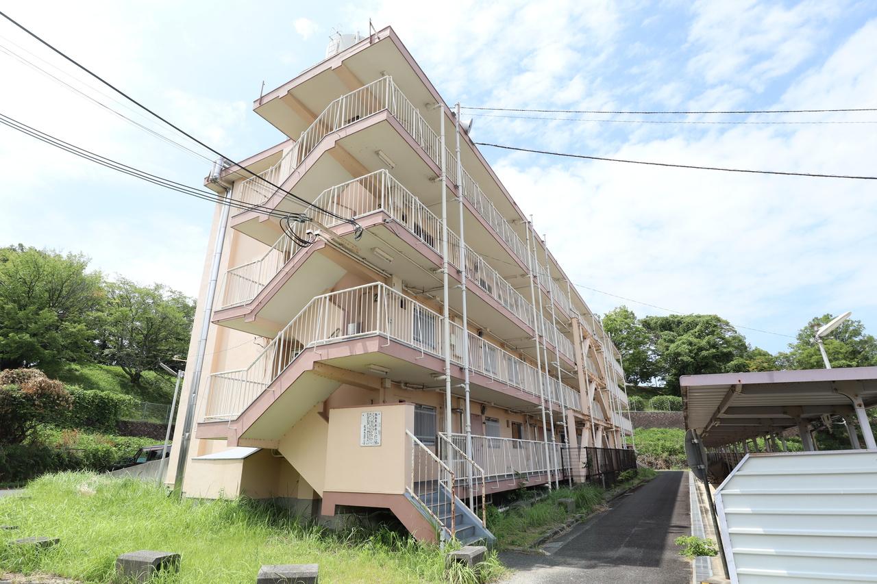 ビレッジハウス見瀬2号棟のエントランス