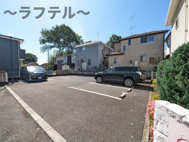 キュートの駐車場