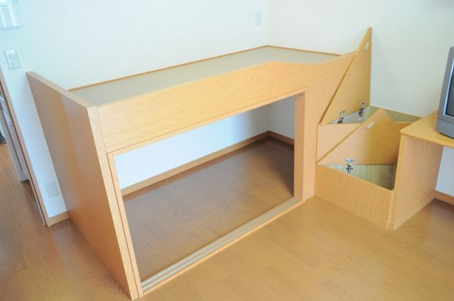 レオパレス佐保川の内装|ベッド下収納