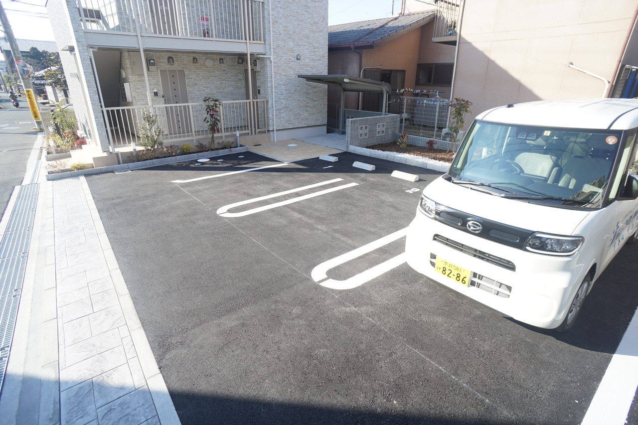 メゾンド・ローズの駐車場