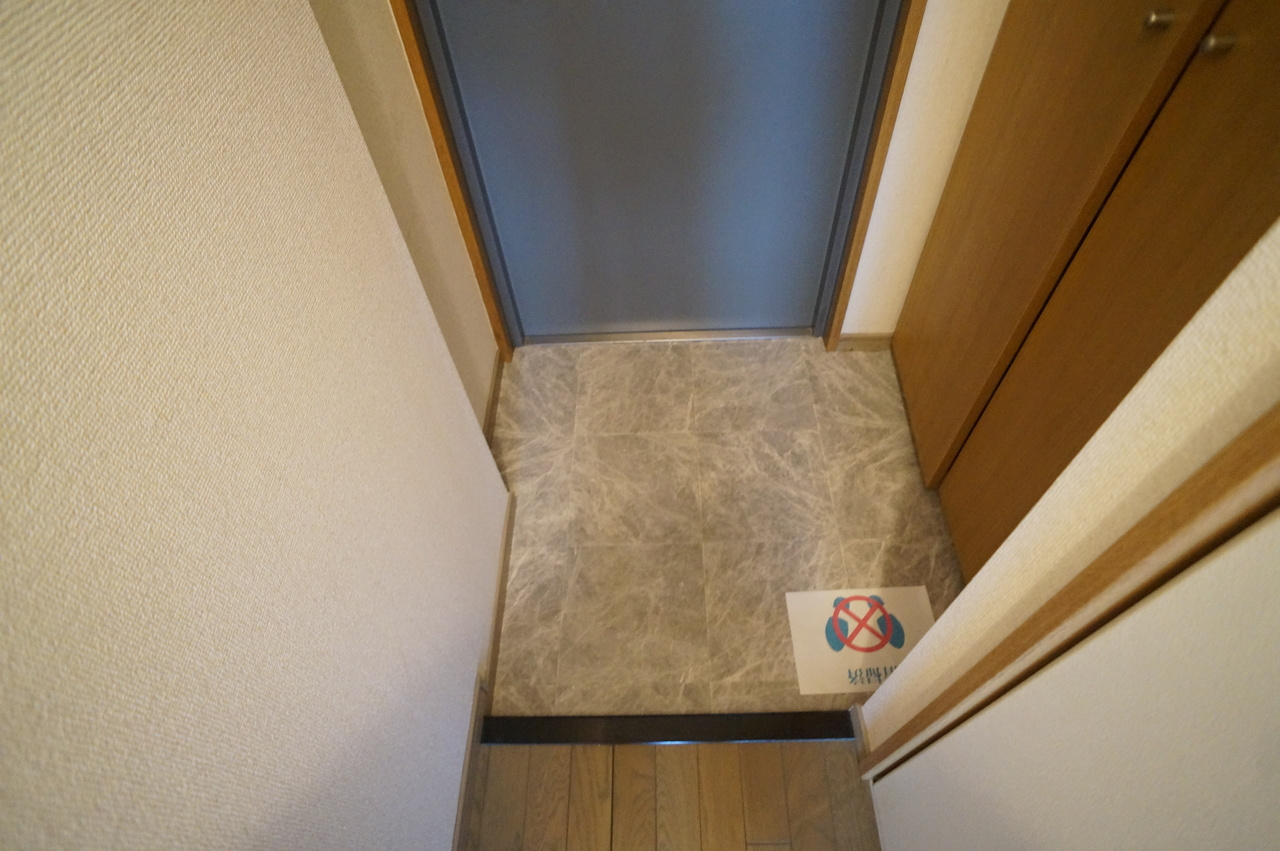 ハイツ寛の玄関