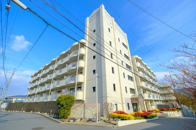 第６サンコウヒルズ西館の外観