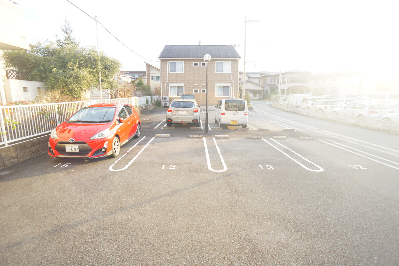 リビングタウン新大宮の駐車場