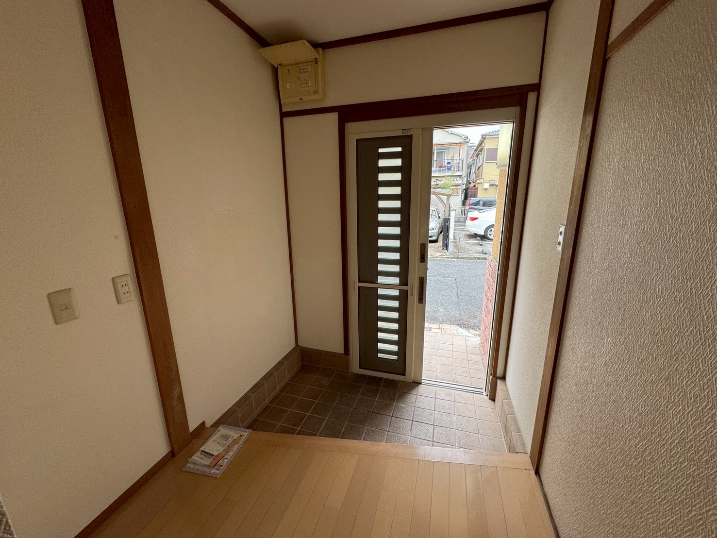 東九条町戸建(T)の玄関