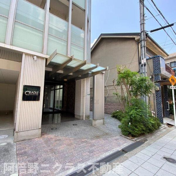 クレイドル西田辺のエントランス