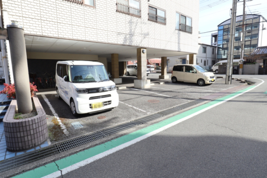 メゾンＳＴの駐車場