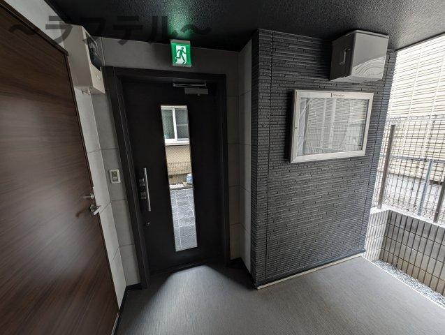 所沢市小手指町２丁目のアパートのロビー