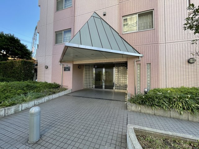 バーディーテラス仲町のエントランス