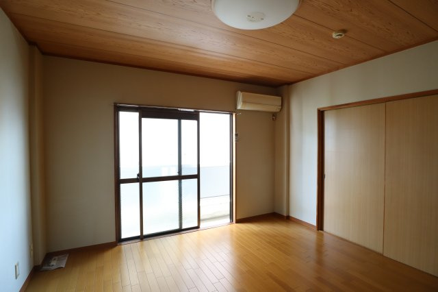 コーポ今井の洋室