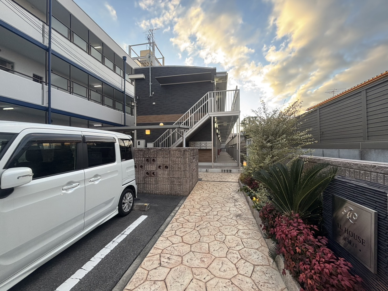 ＡＬＨＯＵＳＥ南城戸のエントランス