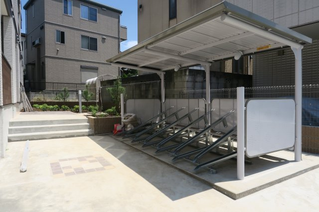 パインツリーのその他共用部分|★敷地内に屋根付き駐輪場を設置しています。★