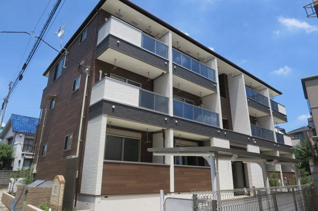 パインツリーの外観|★木造３階建て！築浅物件です。★