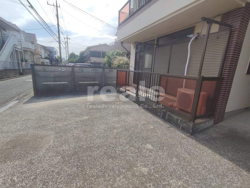 練馬区関町南３丁目のアパートの駐車場