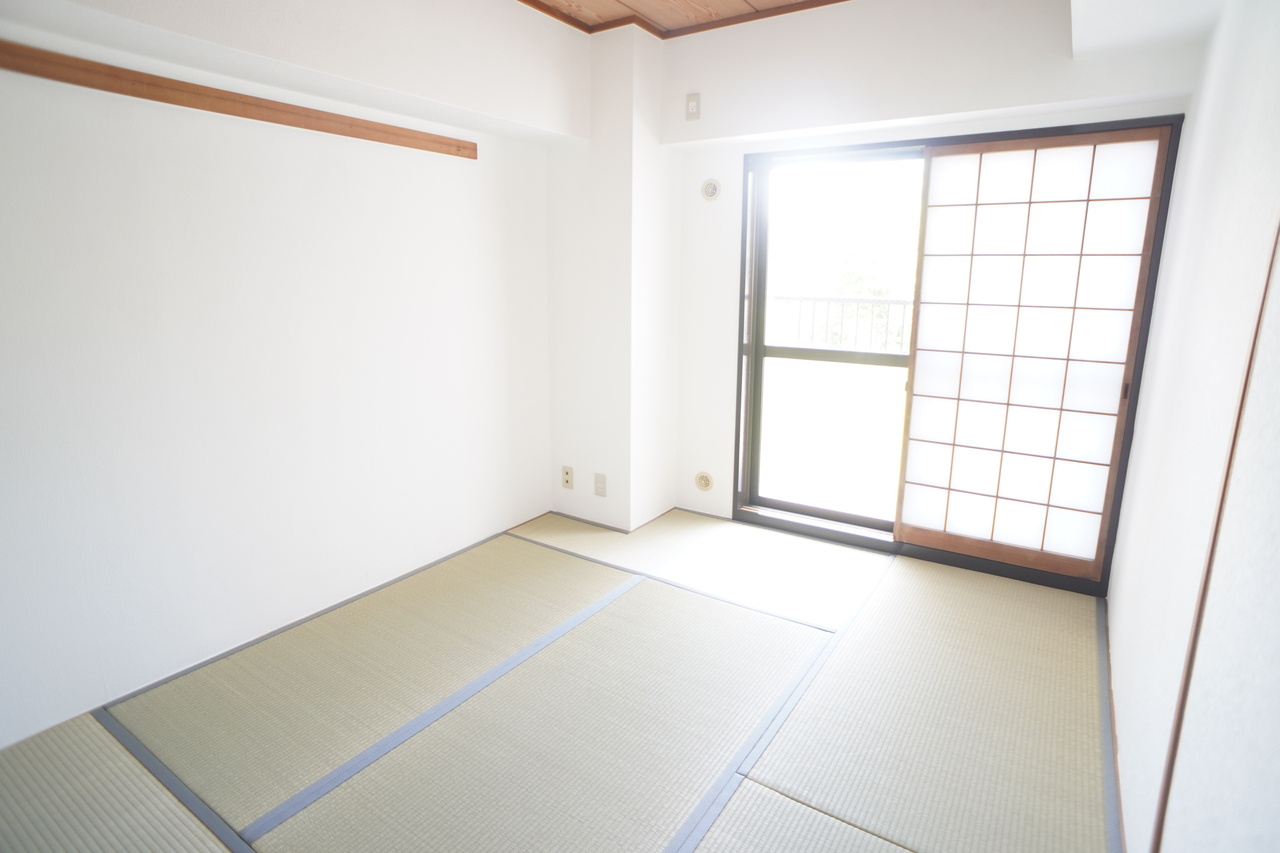 プレジール学園前の和室