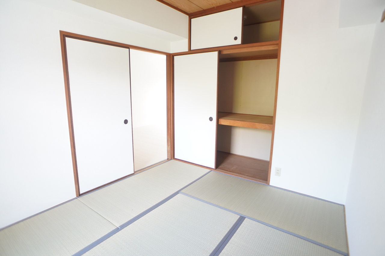 プレジール学園前の和室