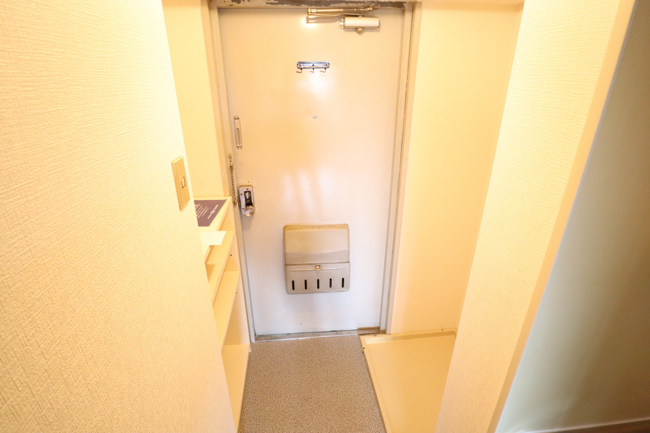 天理グリーンハイツの玄関