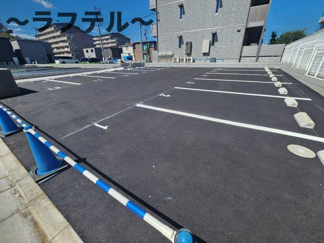 ハイムメゾン新狭山Bの駐車場