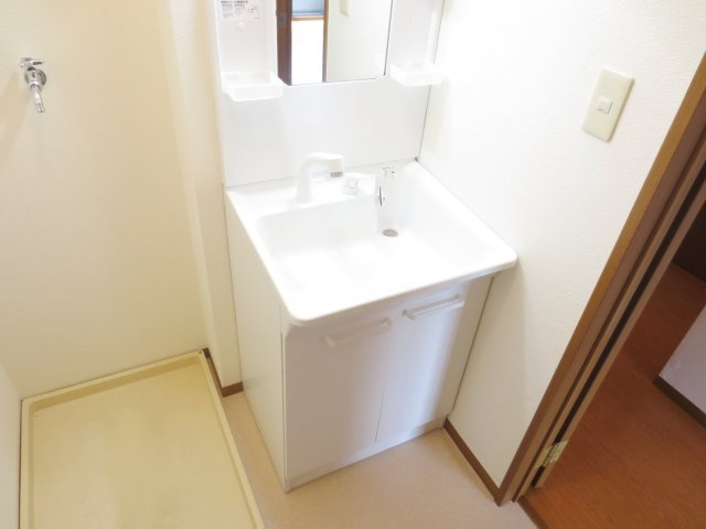 セジュール21の洗面所|別号室の参考写真です。