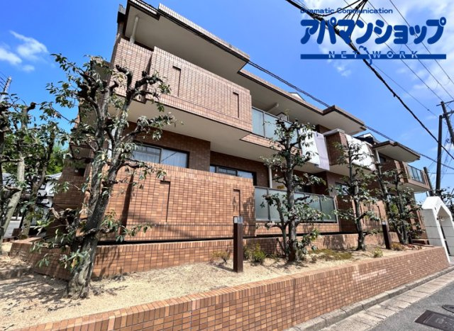 ローズガーデン学園前の外観