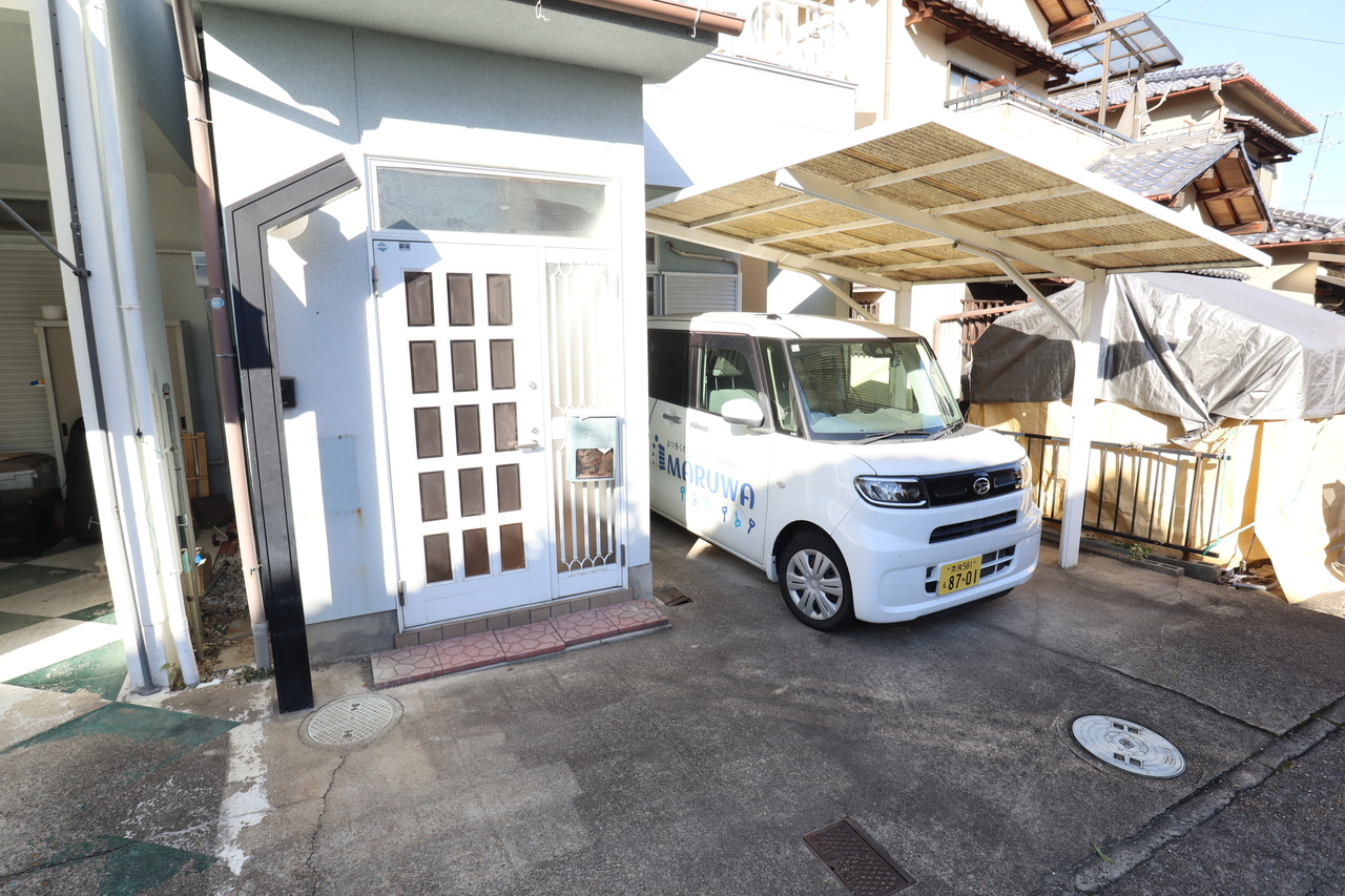 小泉町一戸建のエントランス