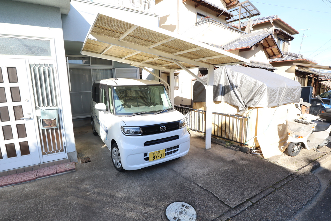 小泉町一戸建の駐車場
