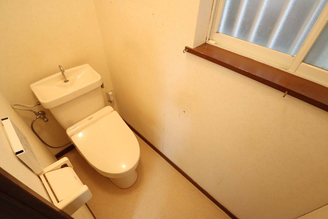 小泉町一戸建のトイレ
