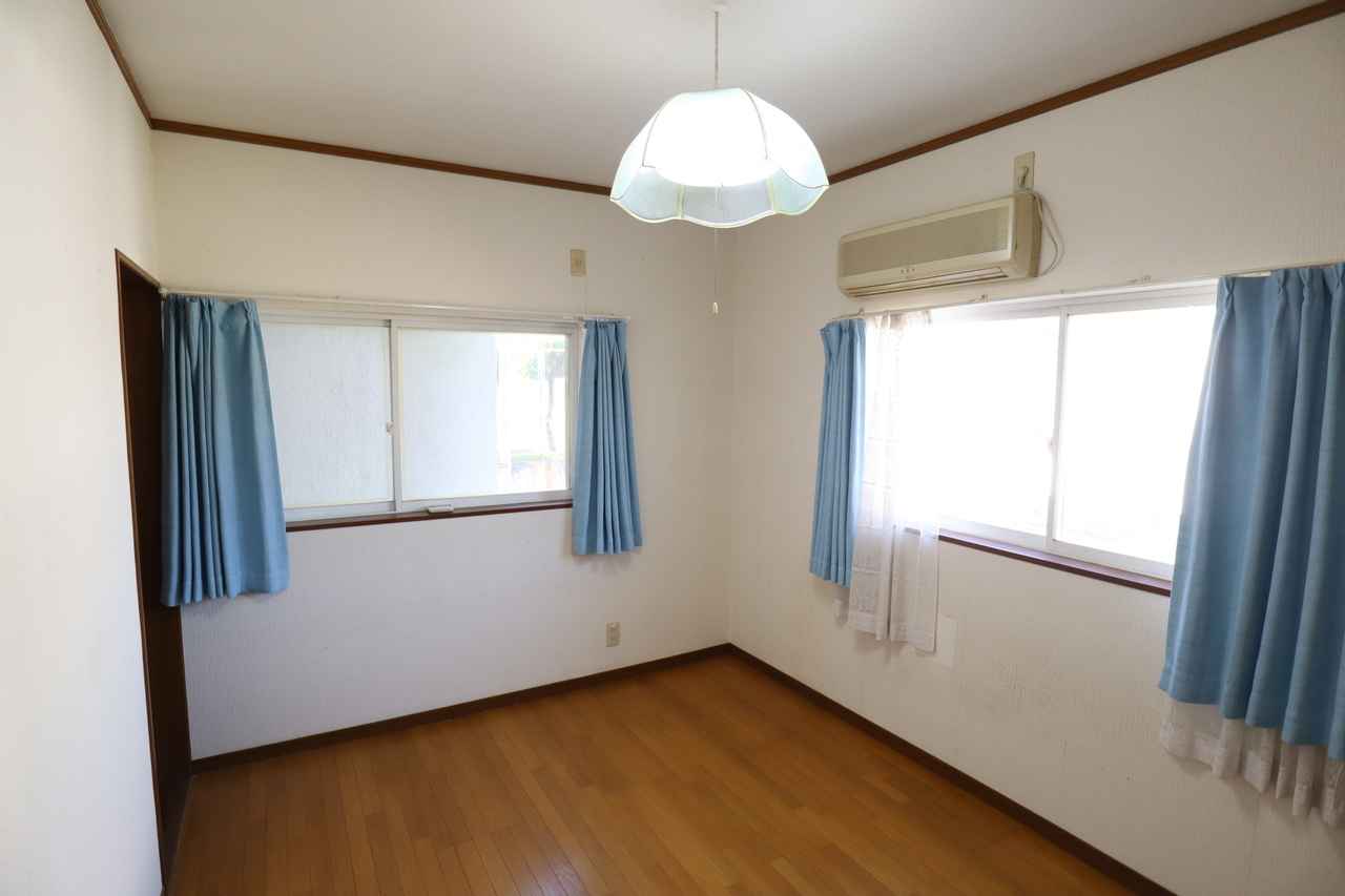 小泉町一戸建の洋室