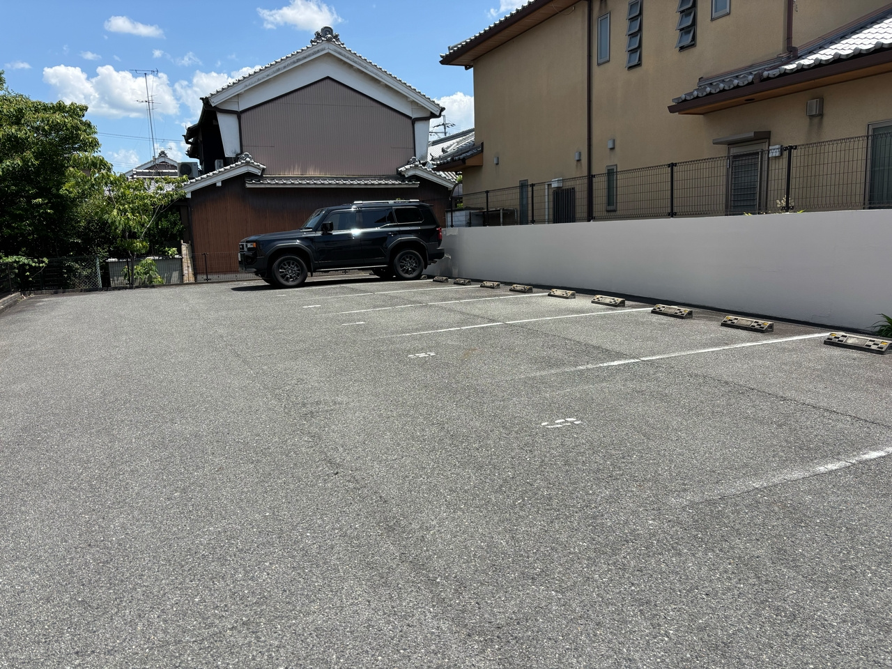 レオパレスカーサの駐車場