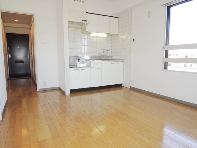 川口市南鳩ヶ谷４丁目の賃貸マンションの居間・リビング|別号室の参考写真です。
