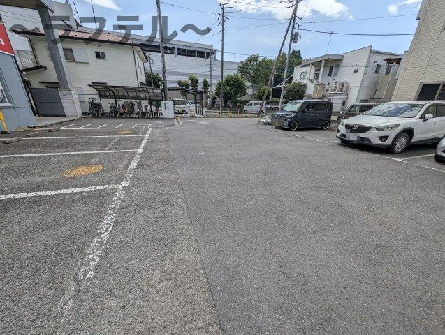 アークペットの駐車場