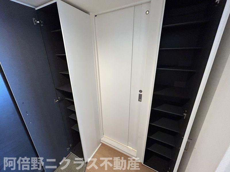 オブリオポルタ上町台の玄関
