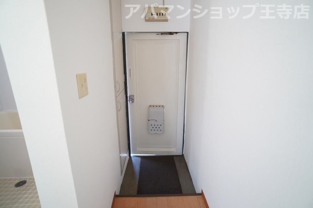 三郷グリーンハイツの玄関