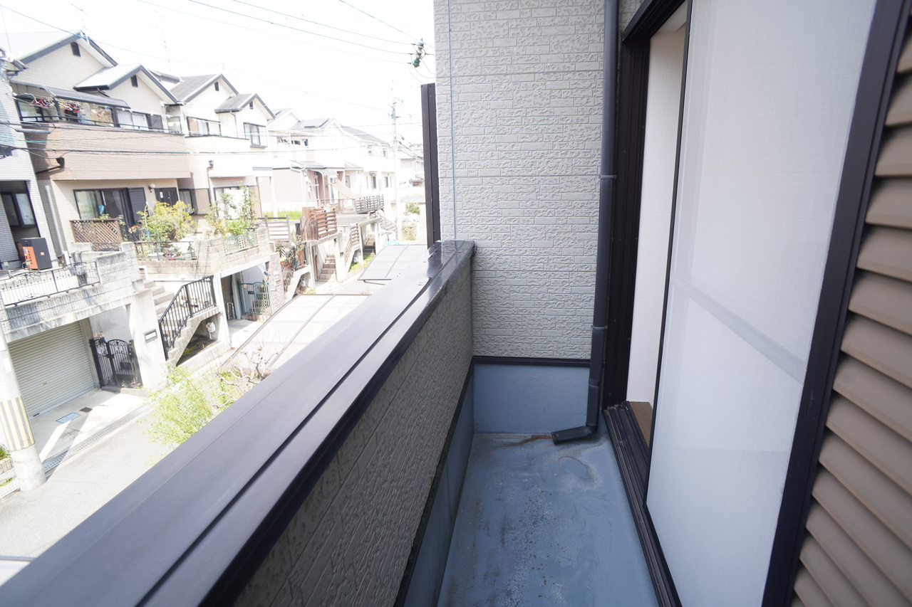 生駒郡三郷町勢野西4丁目貸家のバルコニー