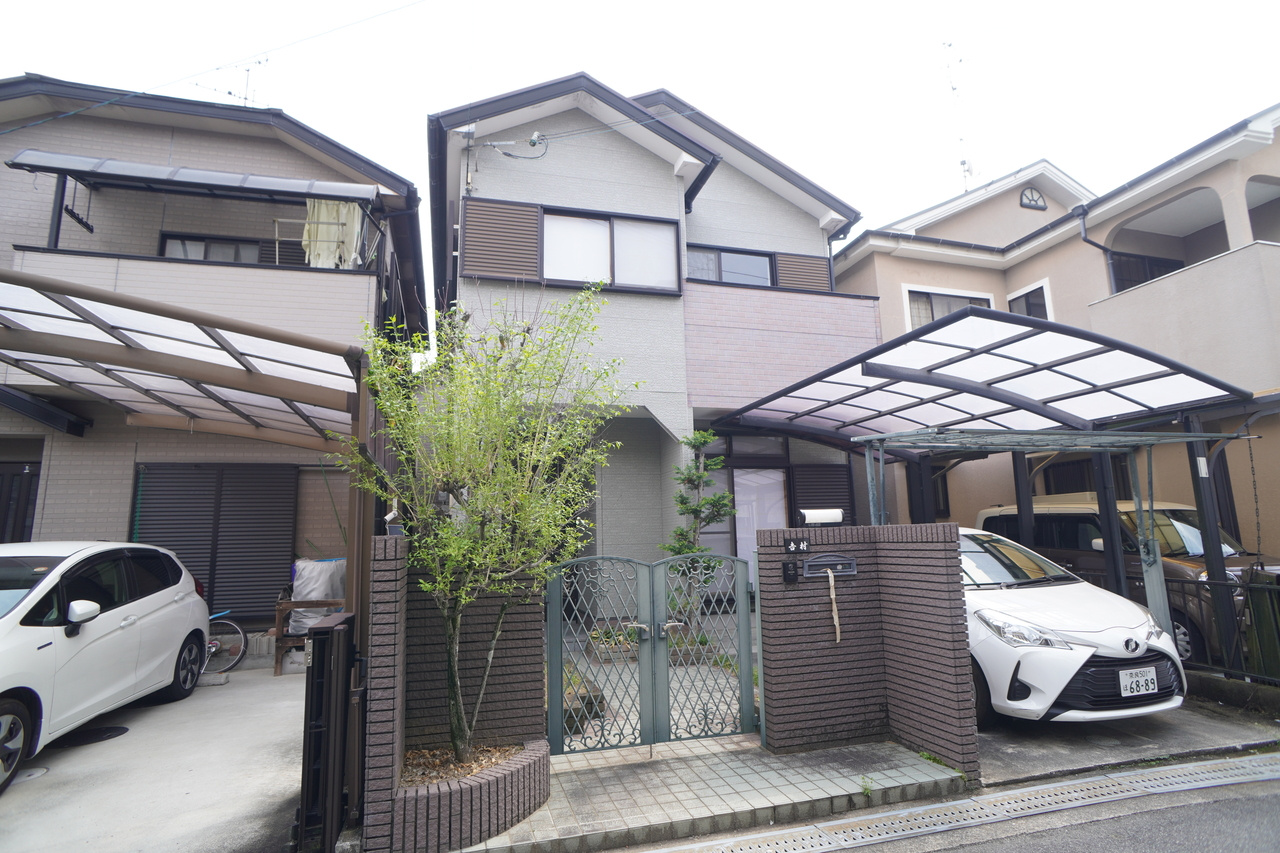 生駒郡三郷町勢野西4丁目貸家の駐車場