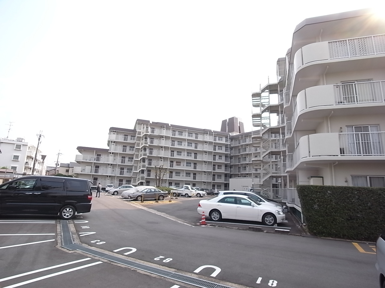 西大寺サンハイツ１号棟の駐車場