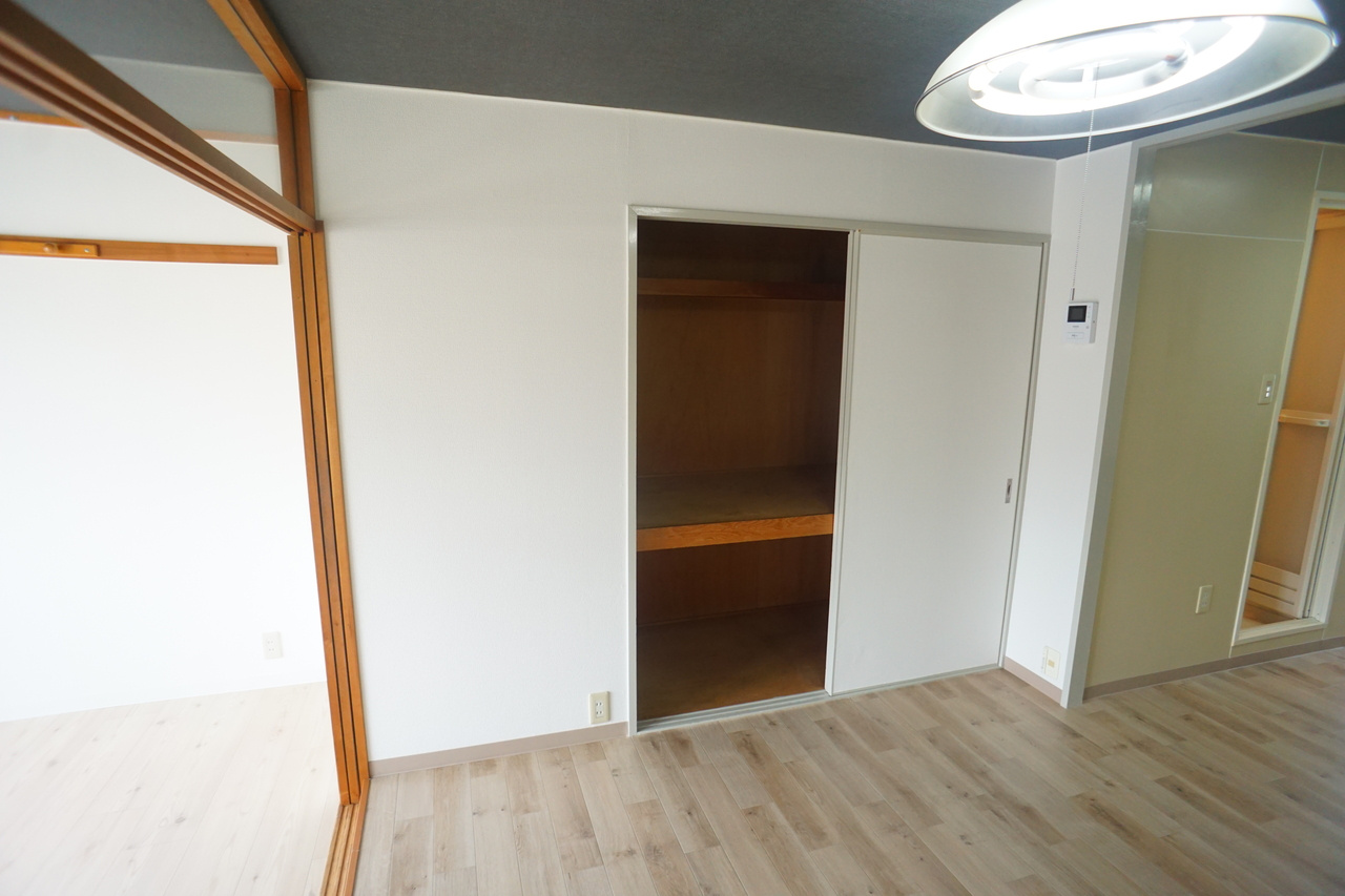 奈良市法華寺町の賃貸マンションの洋室